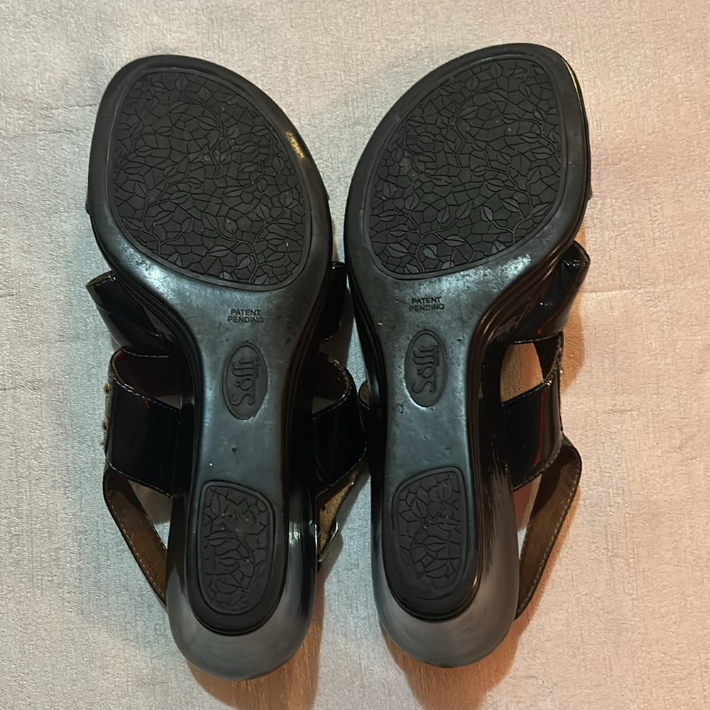 Sofft Patent Leather Black Wedge Studded Sandals Comfort Size 10 Preowned - Picture 11 of 12
